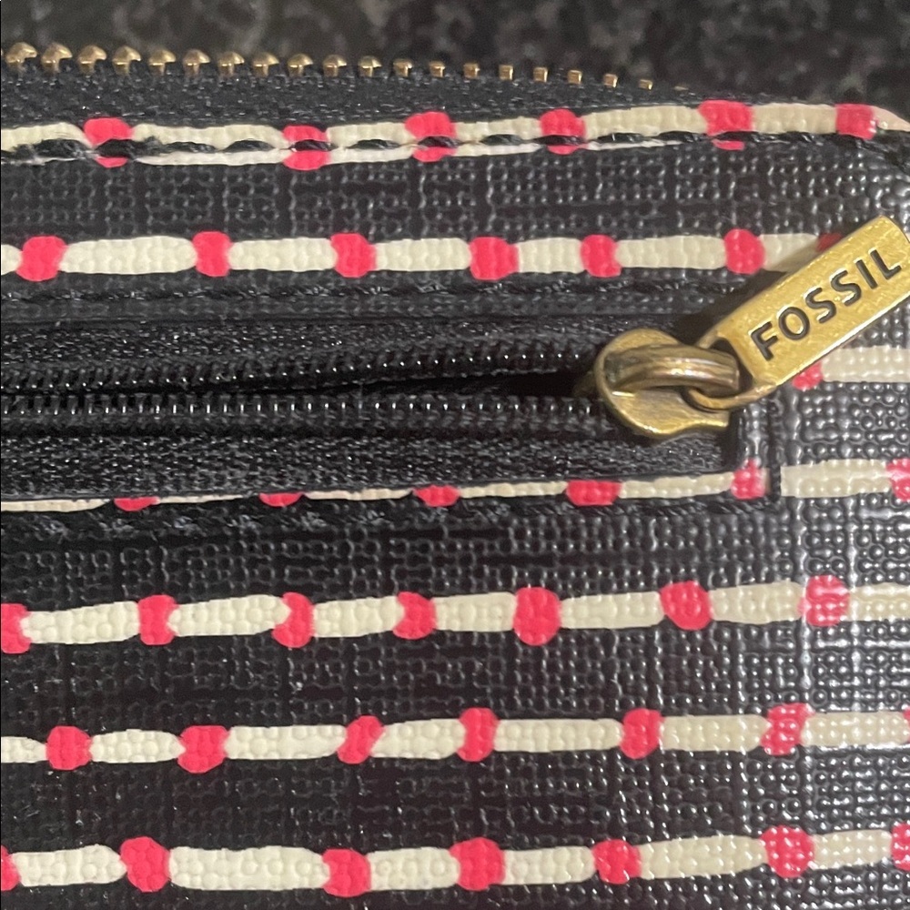 Fossil Black and Red Patterned Wallet - Minor wear (see photo) - Picture 7 of 7